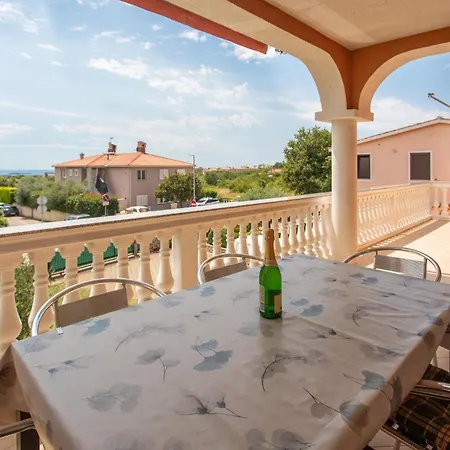 Four-bedroom With Sea View In