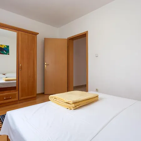 Apartment Four-bedroom With Sea View In