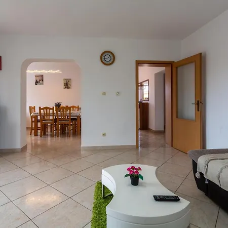 Lägenhet Four-bedroom With Sea View In Vodnjan